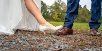 the bride's shoes at the autumn wedding soar to the groom's shoes.