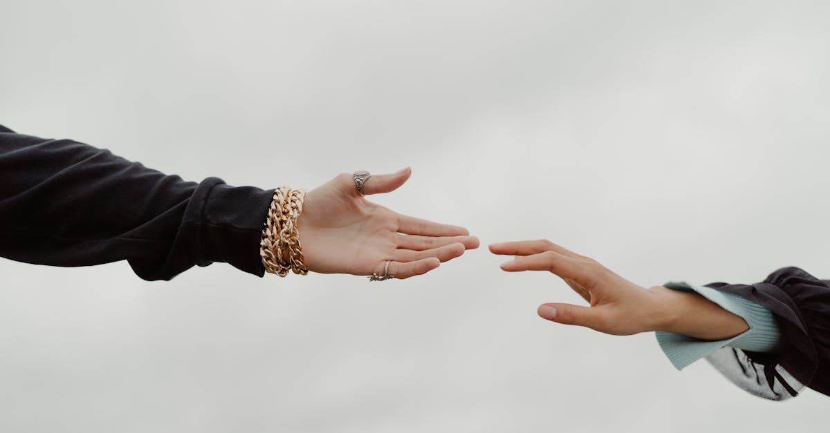 découvrez le concept de déficit d'empathie, une problématique croissante dans notre société moderne. explorez les causes, les conséquences et les solutions pour favoriser des relations plus humaines et compréhensives. apprenez à cultiver l'empathie dans votre vie quotidienne.